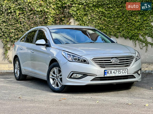 Серый Хендай Соната, объемом двигателя 2 л и пробегом 350 тыс. км за 8700 $, фото 1 на Automoto.ua