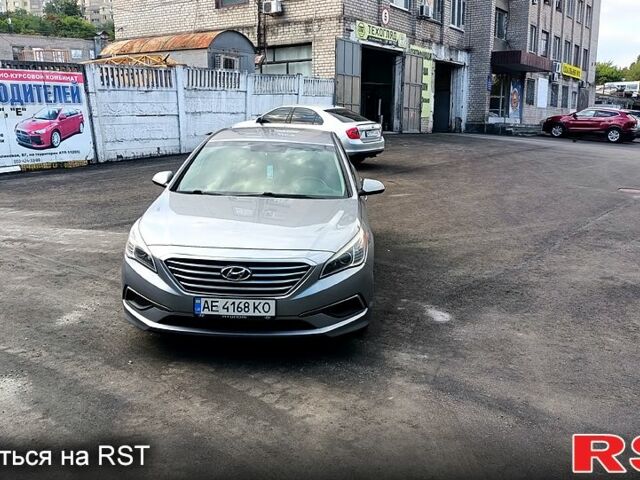 Сірий Хендай Соната, об'ємом двигуна 2.4 л та пробігом 190 тис. км за 10000 $, фото 1 на Automoto.ua