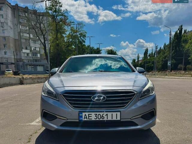 Сірий Хендай Соната, об'ємом двигуна 2.36 л та пробігом 116 тис. км за 11000 $, фото 1 на Automoto.ua