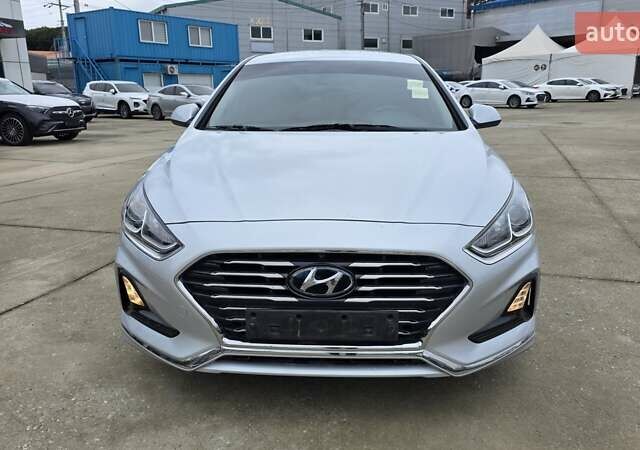 Сірий Хендай Соната, об'ємом двигуна 2 л та пробігом 384 тис. км за 10990 $, фото 1 на Automoto.ua