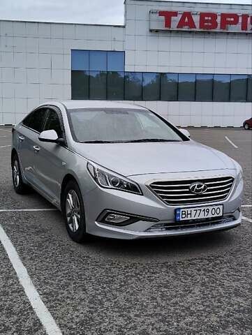 Серый Хендай Соната, объемом двигателя 2 л и пробегом 349 тыс. км за 12300 $, фото 1 на Automoto.ua