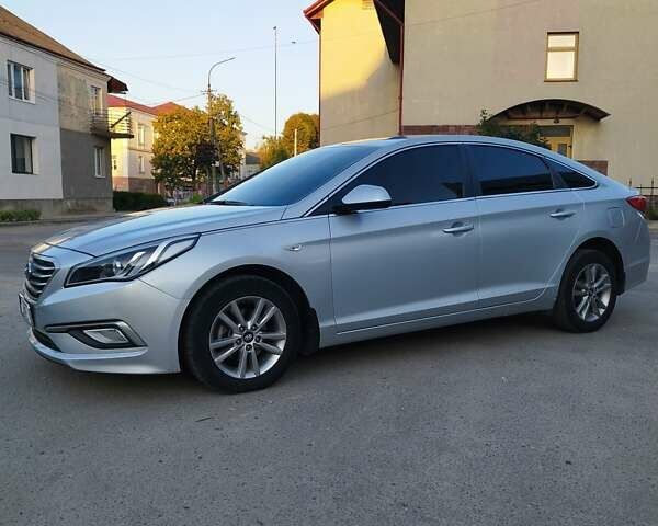 Серый Хендай Соната, объемом двигателя 2 л и пробегом 337 тыс. км за 11300 $, фото 1 на Automoto.ua