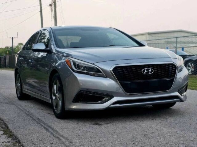 Серый Хендай Соната, объемом двигателя 2 л и пробегом 63 тыс. км за 2400 $, фото 1 на Automoto.ua