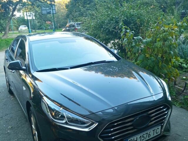 Сірий Хендай Соната, об'ємом двигуна 2 л та пробігом 201 тис. км за 14000 $, фото 1 на Automoto.ua