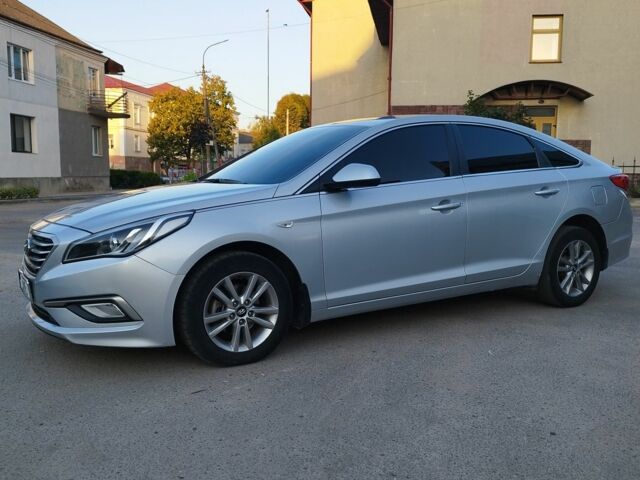 Серый Хендай Соната, объемом двигателя 2 л и пробегом 330 тыс. км за 10900 $, фото 1 на Automoto.ua