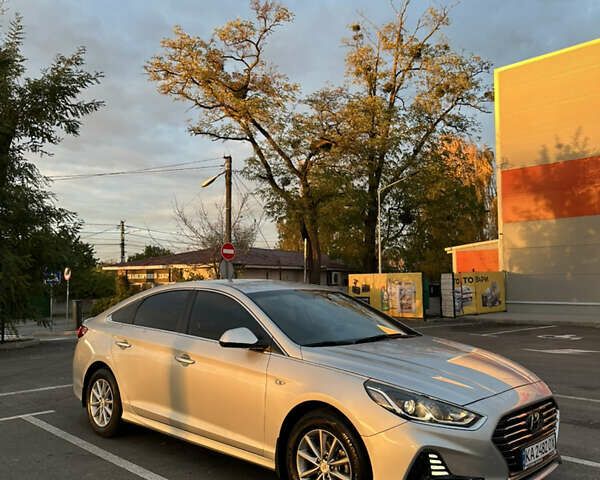 Хендай Соната 2017 в Киеве на Automoto.ua Серый Хендай Соната, объемом двигателя 2 л и пробегом 338 тыс. км за 12700 $, фото 1 на Automoto.ua