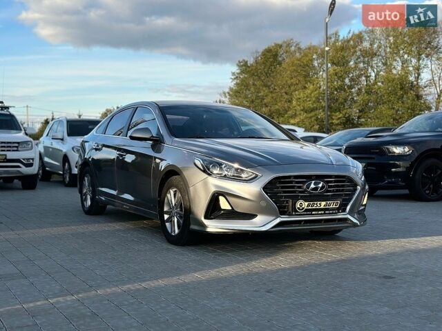 Серый Хендай Соната, объемом двигателя 2 л и пробегом 230 тыс. км за 13500 $, фото 1 на Automoto.ua