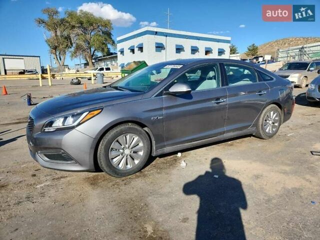 Серый Хендай Соната, объемом двигателя 2 л и пробегом 169 тыс. км за 1500 $, фото 1 на Automoto.ua