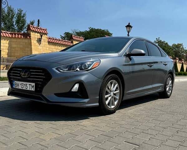 Серый Хендай Соната, объемом двигателя 2.36 л и пробегом 118 тыс. км за 11800 $, фото 1 на Automoto.ua
