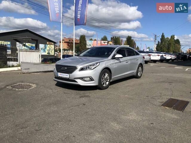 Серый Хендай Соната, объемом двигателя 2 л и пробегом 253 тыс. км за 11490 $, фото 1 на Automoto.ua