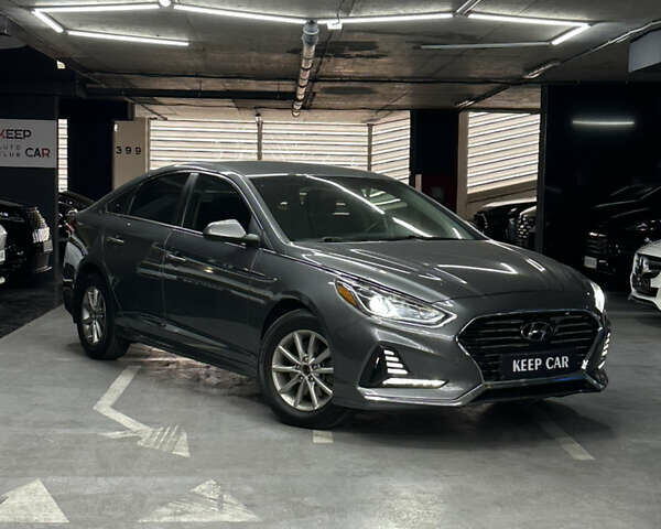 Сірий Хендай Соната, об'ємом двигуна 2.36 л та пробігом 109 тис. км за 12999 $, фото 1 на Automoto.ua