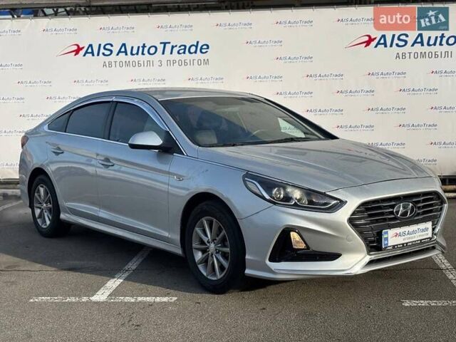 Сірий Хендай Соната, об'ємом двигуна 2 л та пробігом 390 тис. км за 11490 $, фото 1 на Automoto.ua