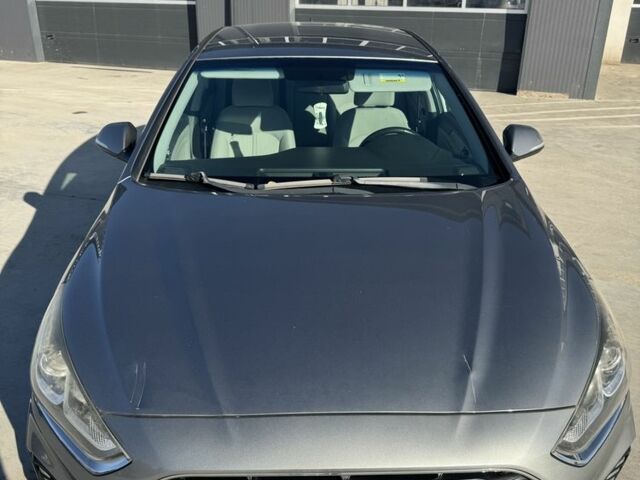 Серый Хендай Соната, объемом двигателя 2 л и пробегом 140 тыс. км за 342 $, фото 1 на Automoto.ua