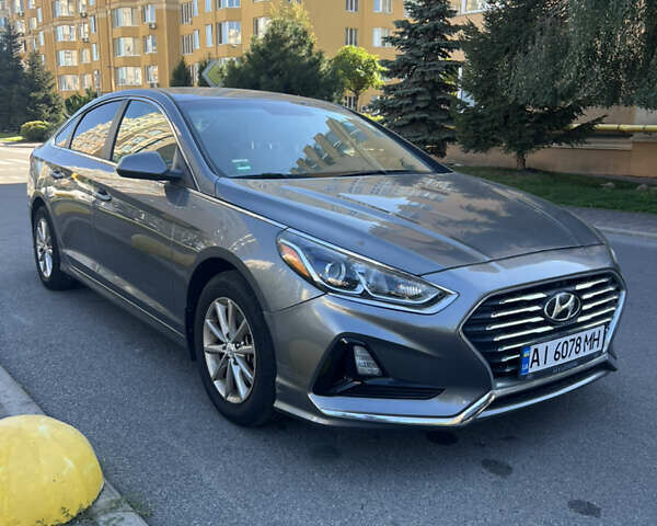Серый Хендай Соната, объемом двигателя 2.36 л и пробегом 110 тыс. км за 10800 $, фото 1 на Automoto.ua