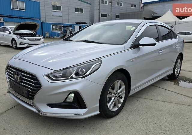 Серый Хендай Соната, объемом двигателя 2 л и пробегом 398 тыс. км за 11490 $, фото 1 на Automoto.ua