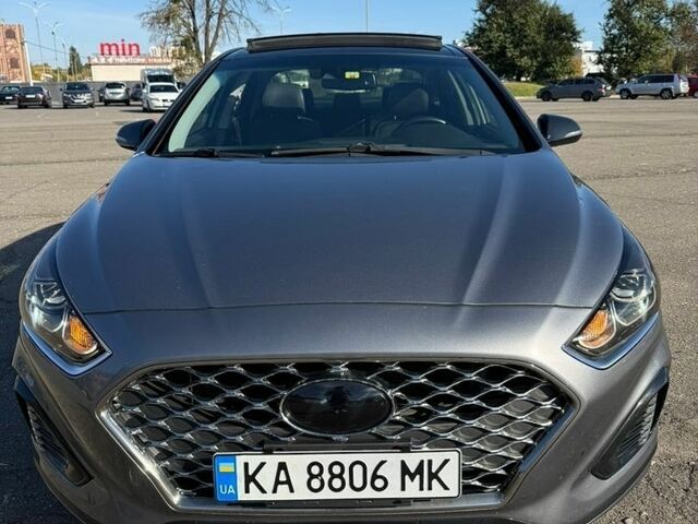 Сірий Хендай Соната, об'ємом двигуна 2.4 л та пробігом 180 тис. км за 14200 $, фото 1 на Automoto.ua