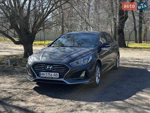 Серый Хендай Соната, объемом двигателя 2 л и пробегом 211 тыс. км за 15000 $, фото 1 на Automoto.ua