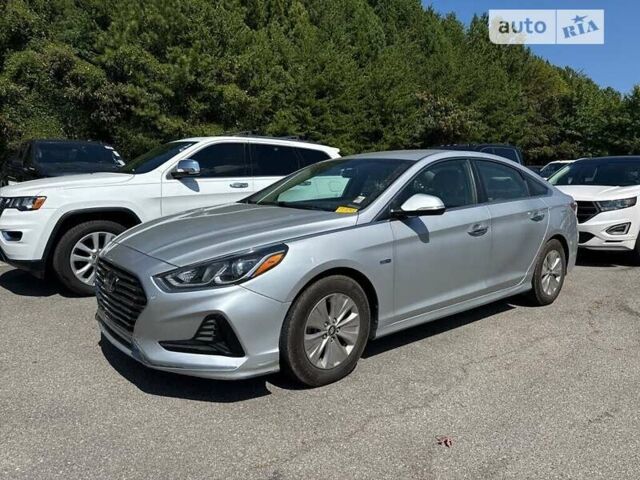 Серый Хендай Соната, объемом двигателя 2 л и пробегом 107 тыс. км за 2800 $, фото 1 на Automoto.ua