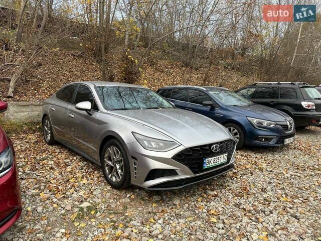 Сірий Хендай Соната, об'ємом двигуна 2.5 л та пробігом 46 тис. км за 19000 $, фото 1 на Automoto.ua