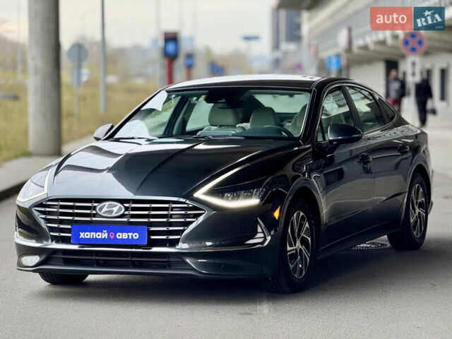 Серый Хендай Соната, объемом двигателя 2.36 л и пробегом 49 тыс. км за 20800 $, фото 1 на Automoto.ua