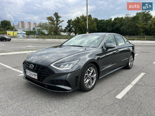 Сірий Хендай Соната, об'ємом двигуна 2.5 л та пробігом 43 тис. км за 22400 $, фото 1 на Automoto.ua