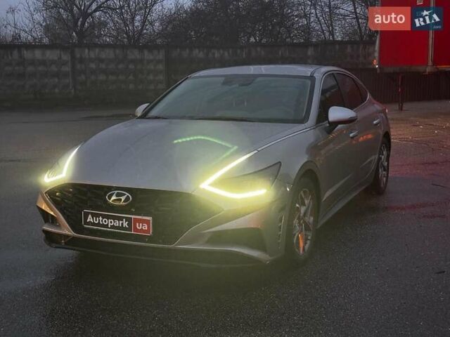 Серый Хендай Соната, объемом двигателя 2.5 л и пробегом 46 тыс. км за 19390 $, фото 1 на Automoto.ua