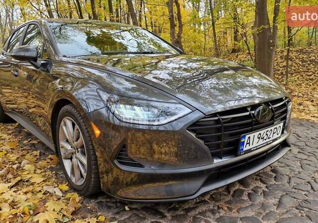 Серый Хендай Соната, объемом двигателя 2.5 л и пробегом 55 тыс. км за 17999 $, фото 1 на Automoto.ua