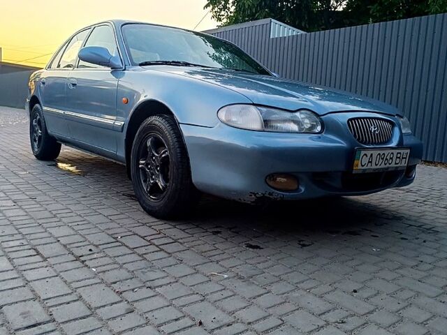 Синий Хендай Соната, объемом двигателя 2 л и пробегом 130 тыс. км за 2500 $, фото 1 на Automoto.ua