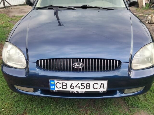 Синий Хендай Соната, объемом двигателя 2 л и пробегом 294 тыс. км за 2700 $, фото 1 на Automoto.ua