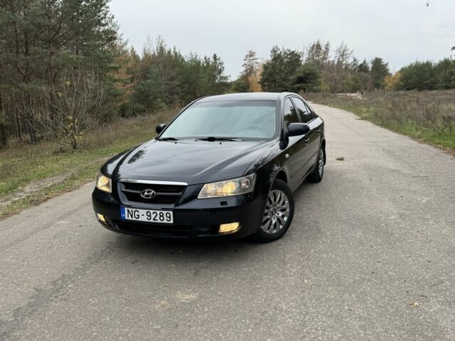 Синий Хендай Соната, объемом двигателя 2.4 л и пробегом 208 тыс. км за 3750 $, фото 1 на Automoto.ua