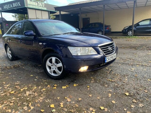 Синий Хендай Соната, объемом двигателя 2 л и пробегом 264 тыс. км за 6100 $, фото 1 на Automoto.ua