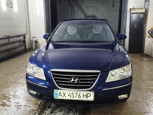 Синий Хендай Соната, объемом двигателя 2 л и пробегом 230 тыс. км за 6400 $, фото 1 на Automoto.ua