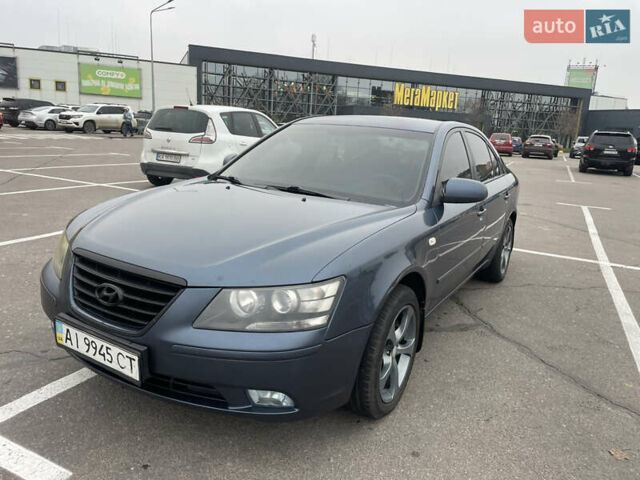 Синий Хендай Соната, объемом двигателя 2 л и пробегом 267 тыс. км за 4250 $, фото 1 на Automoto.ua