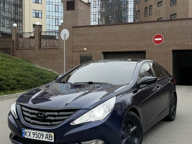 Синий Хендай Соната, объемом двигателя 2 л и пробегом 300 тыс. км за 8900 $, фото 1 на Automoto.ua