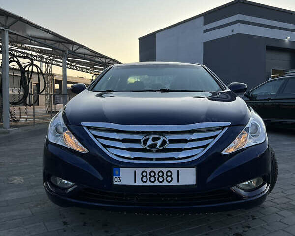 Синій Хендай Соната, об'ємом двигуна 2 л та пробігом 242 тис. км за 9500 $, фото 1 на Automoto.ua