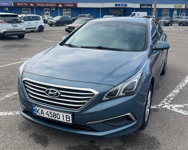 Синий Хендай Соната, объемом двигателя 2.36 л и пробегом 210 тыс. км за 9500 $, фото 1 на Automoto.ua