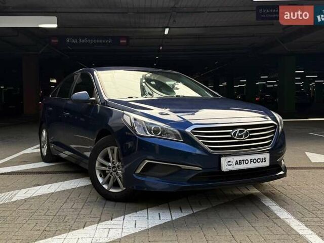 Синий Хендай Соната, объемом двигателя 2.36 л и пробегом 252 тыс. км за 9790 $, фото 1 на Automoto.ua