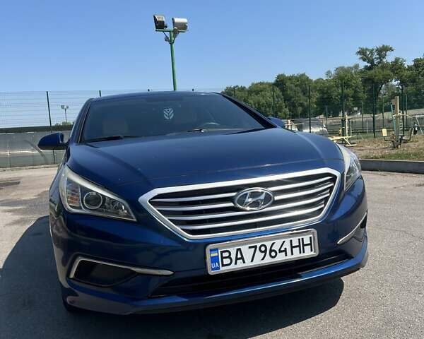 Синий Хендай Соната, объемом двигателя 2.36 л и пробегом 210 тыс. км за 8300 $, фото 1 на Automoto.ua