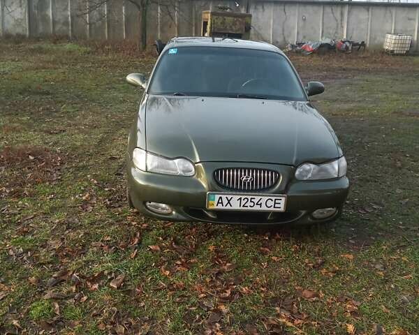 Зелений Хендай Соната, об'ємом двигуна 2 л та пробігом 506 тис. км за 3000 $, фото 1 на Automoto.ua