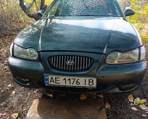 Зеленый Хендай Соната, объемом двигателя 2 л и пробегом 312 тыс. км за 1800 $, фото 1 на Automoto.ua