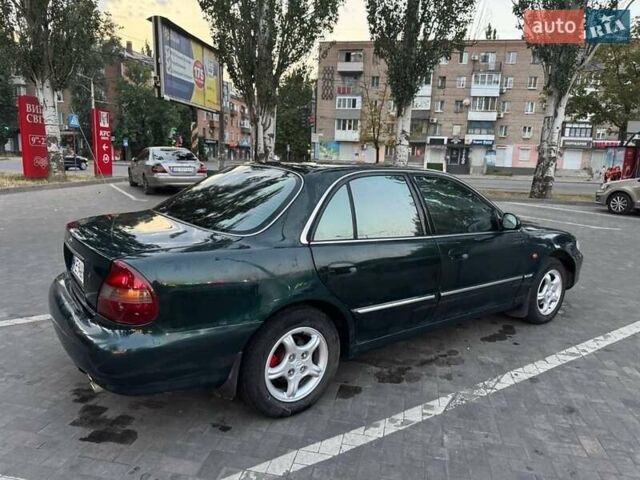 Зеленый Хендай Соната, объемом двигателя 2 л и пробегом 473 тыс. км за 2100 $, фото 1 на Automoto.ua