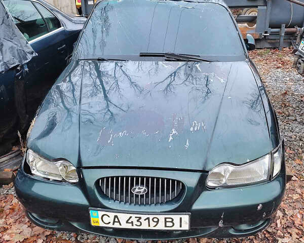 Зеленый Хендай Соната, объемом двигателя 2 л и пробегом 235 тыс. км за 1300 $, фото 1 на Automoto.ua