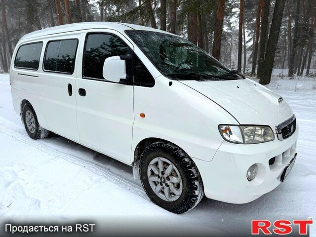 Белый Хендай Старекс, объемом двигателя 2.5 л и пробегом 245 тыс. км за 6450 $, фото 1 на Automoto.ua