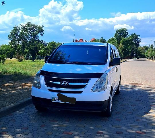 Білий Хендай Старекс, об'ємом двигуна 2.5 л та пробігом 20000 тис. км за 9200 $, фото 1 на Automoto.ua