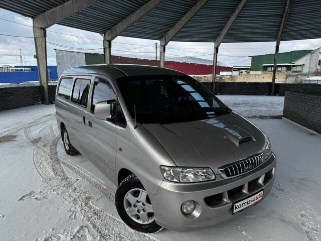 Серый Хендай Старекс, объемом двигателя 2.5 л и пробегом 191 тыс. км за 5199 $, фото 1 на Automoto.ua