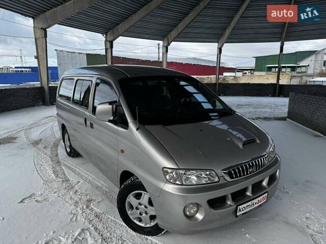 Серый Хендай Старекс, объемом двигателя 2.5 л и пробегом 191 тыс. км за 5199 $, фото 1 на Automoto.ua