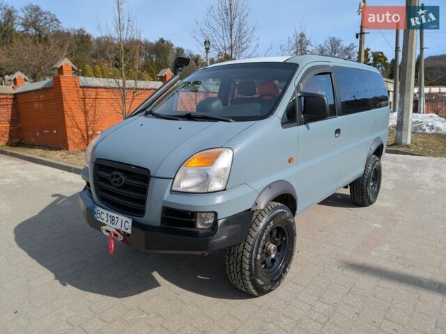 Серый Хендай Старекс, объемом двигателя 2.5 л и пробегом 133 тыс. км за 14500 $, фото 1 на Automoto.ua