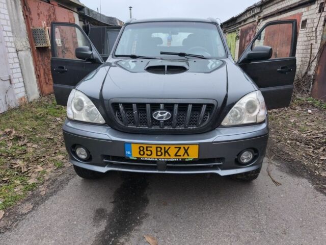 Черный Хендай Терракан, объемом двигателя 2.9 л и пробегом 250 тыс. км за 4250 $, фото 1 на Automoto.ua