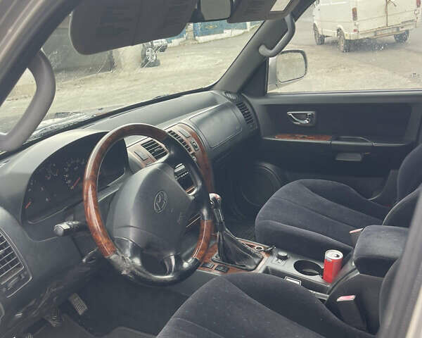 Сірий Хендай Терракан, об'ємом двигуна 2.9 л та пробігом 300 тис. км за 4600 $, фото 1 на Automoto.ua