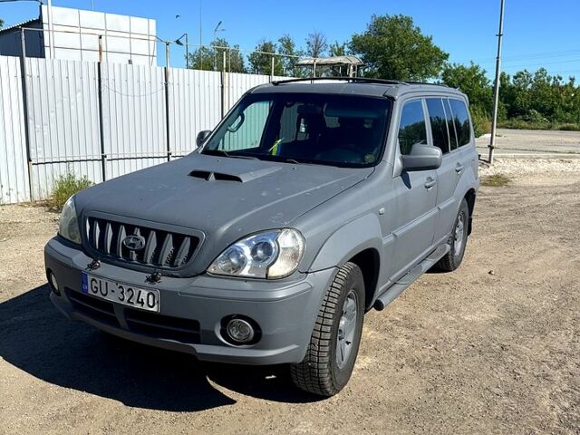 Серый Хендай Терракан, объемом двигателя 2.9 л и пробегом 375 тыс. км за 3700 $, фото 1 на Automoto.ua